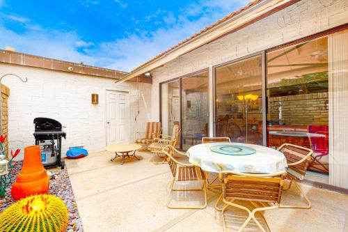 Popular attractions Area Nearby Property